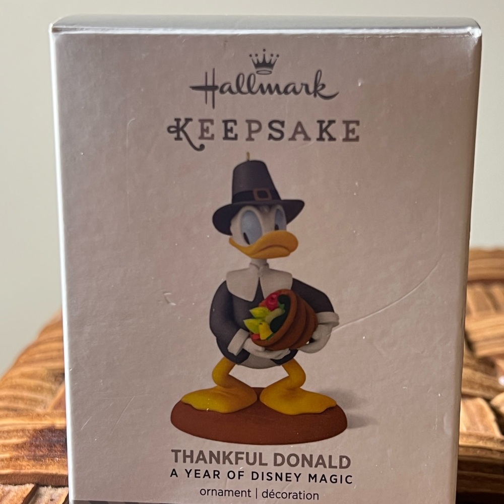 Donald Duck Hallmark Thanksgiving Ornament. NWT - Picture 3 of 6